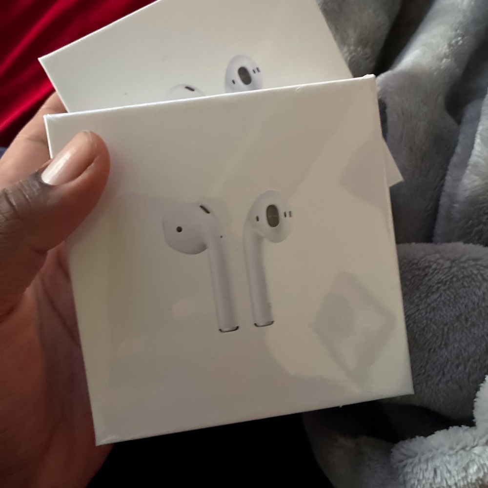 Apple White Wireless Earbuds Headset